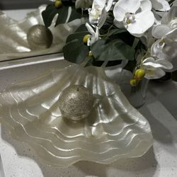 16x14x4” Unique And large pearl color Clam seashell shaped Decor Bowl Vase