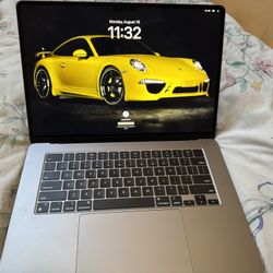 Late. 2024.  Macbook Air 15”. M3  Chip /24Gb /500 Ssd 