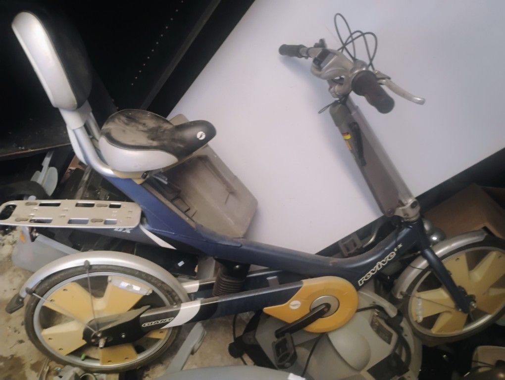 Giant Revive Recumbent Bike With Options Or Trade For 36v, 8ah E Bike Battery And Charger Or Whatever U Got To Trade Hmu.