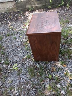 Nice CLEAN 2 drawer nite stand