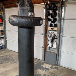 Pro Muay Thai 150 lb Bag with Upper Cut Ring And Mount
