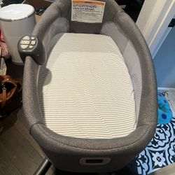 Halo Bedside Sleeper Bassinet
