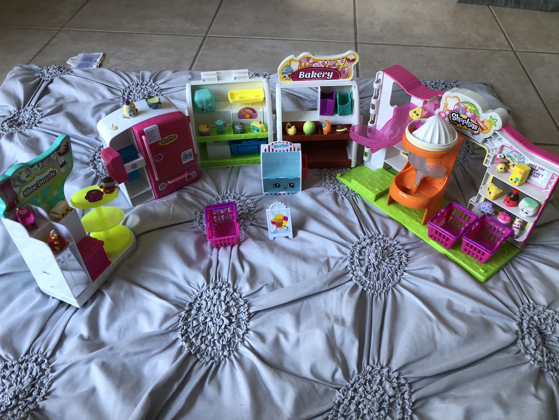 Shopkins And Stand 
