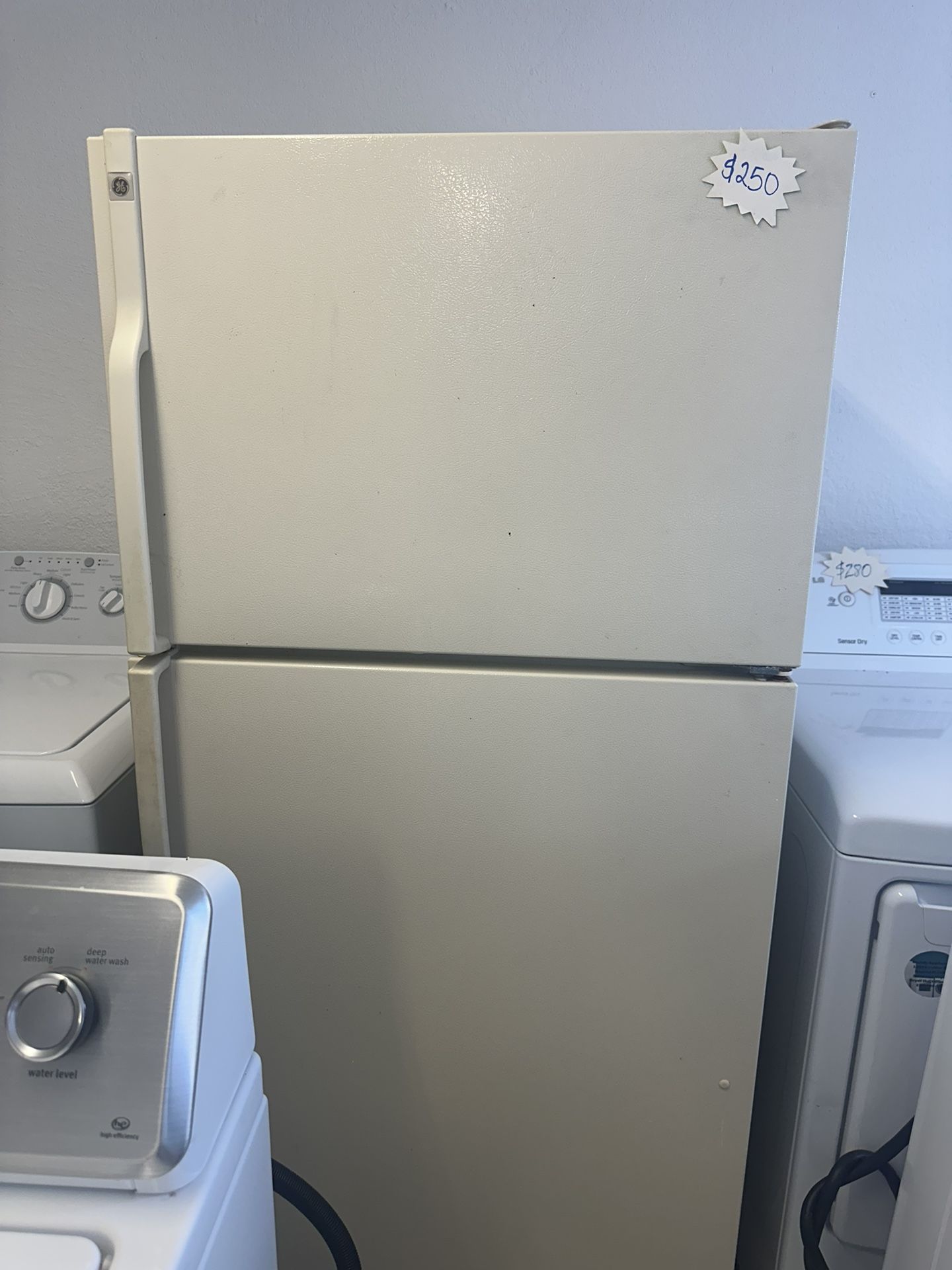 Ge Top And Bottom Fridge