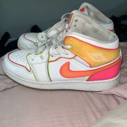 Jordan 1 Mid Edge Glow (GS) - CV4611-100 Size 5y