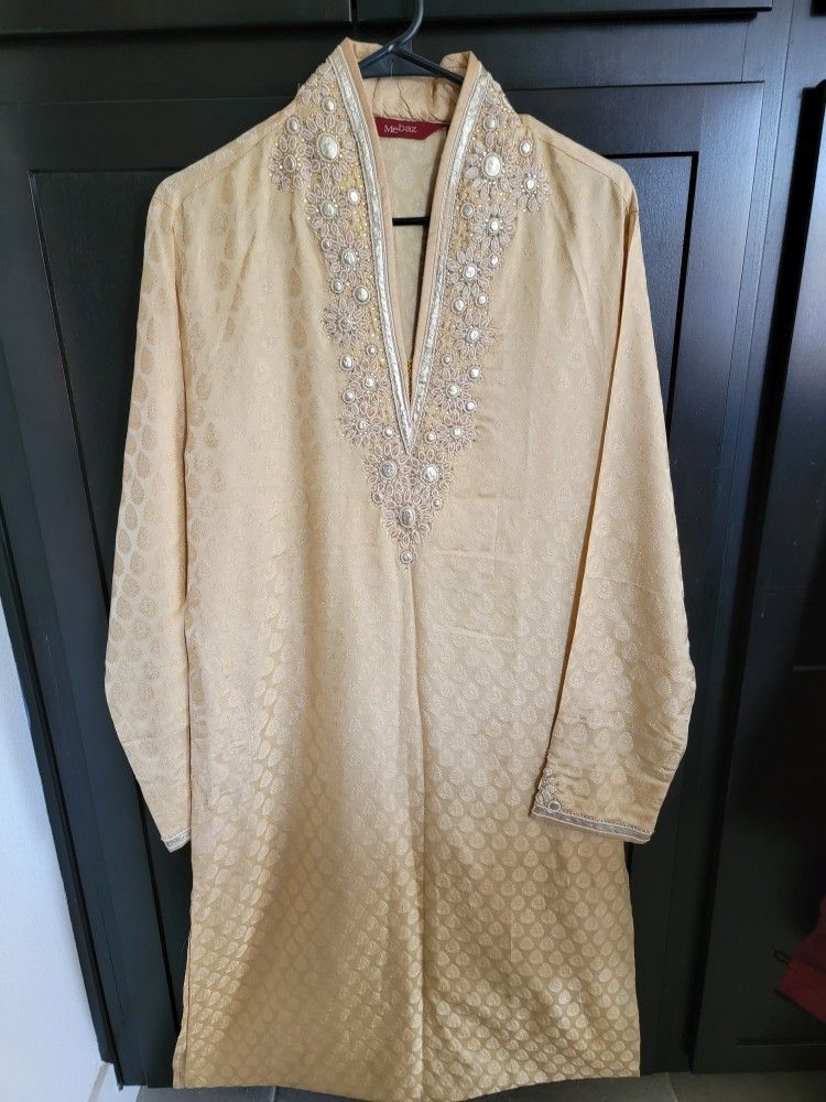 Mebaz Men's Kurta With Cream Bottom. Size Large