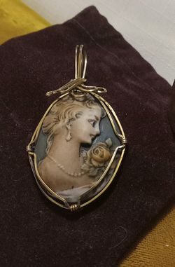 CAMEO UNIQUE VICTORIAN