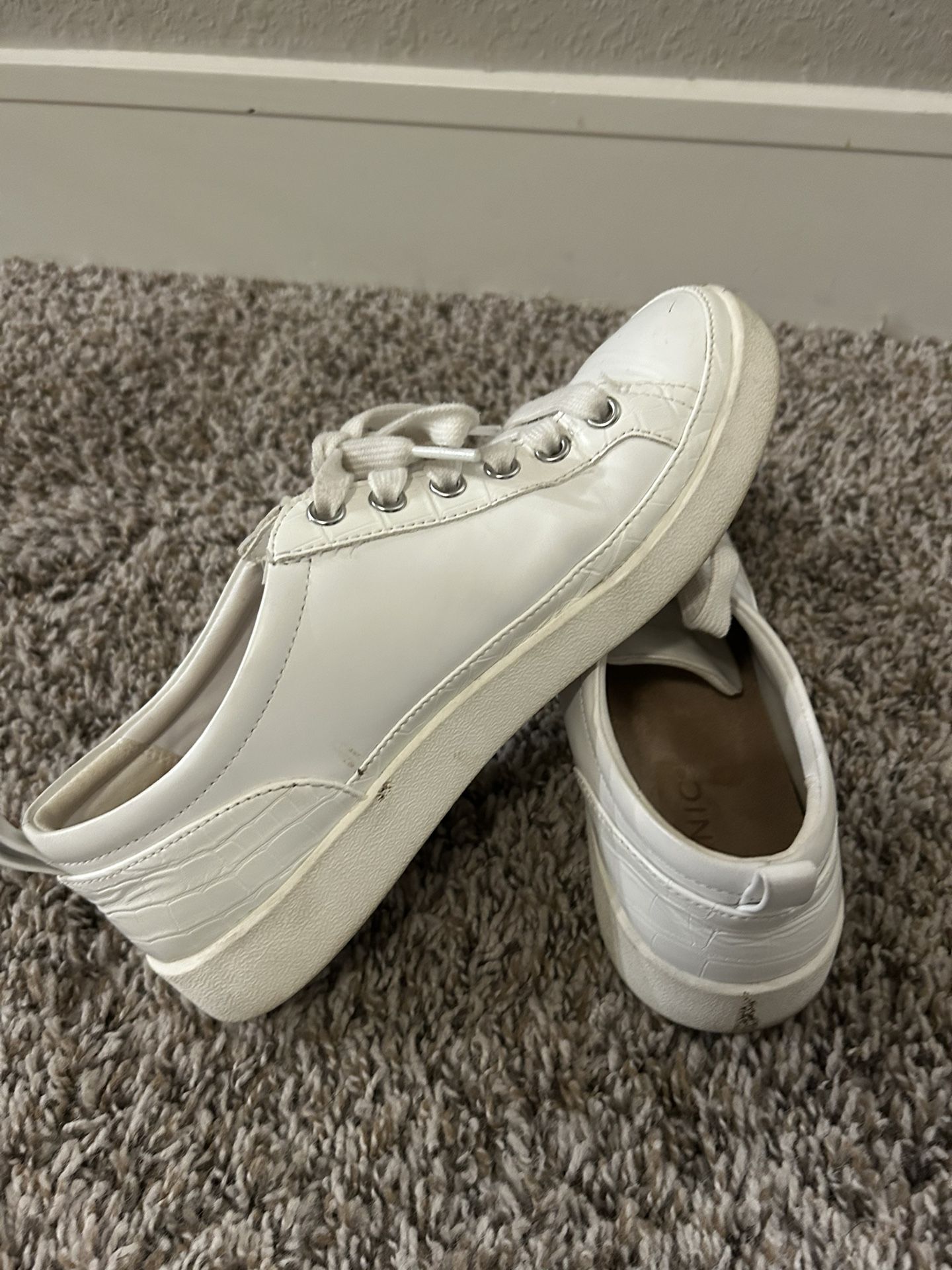 Vionic Vinny sneakers size 7.5 white leather comfort lace up