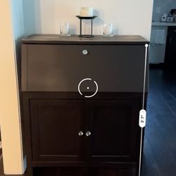 Secretary’s desk/ Cabinet 