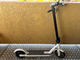 Qlaway 10/8.5" E Scooter for Adults