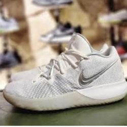 Nike Kyrie Flytrap Sz 9 Men’s