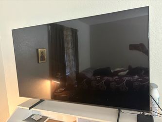 Samsung flat screen TV  55’ Crystal UHD