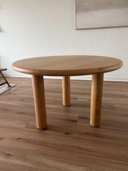 Casterly Ashen Round Dining Table