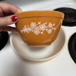 Two 1970s Pyrex Bowls In Butterfly Gold