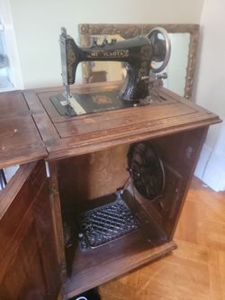 Antique  Parlor cabinet model c Selling machine with treadle