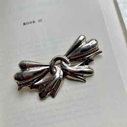 Vintage Alpaca Mexico two-tone Silvertone Bow Ribbon Goldtone Rope accent Brooch