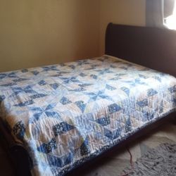 Full twin bed and dresser excellent condition