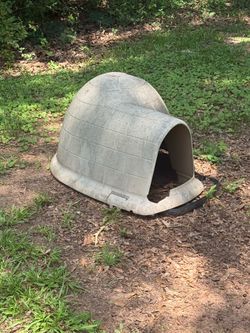 Used dog houses