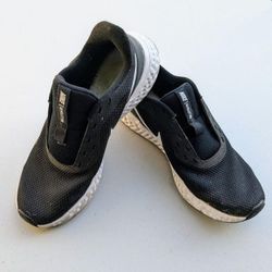 NIKE Revolution Size: 7 Women's - Lightly Used - However Needs Laces, Soles & Cleaning • Shoes, Women's Shoes, Athletic Footwear, Shoe's Accessories

