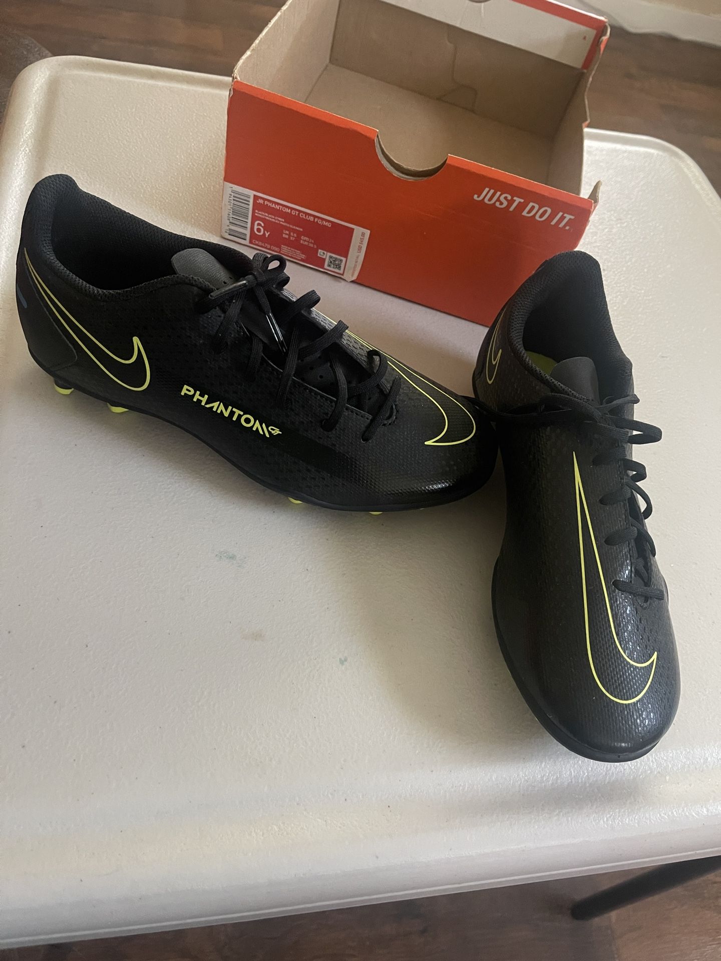 Nike Phantom Soccer Cleats