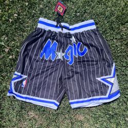 Magic Raptors XL shorts 