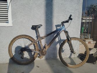 Felt 26 inch mountain bike$160$