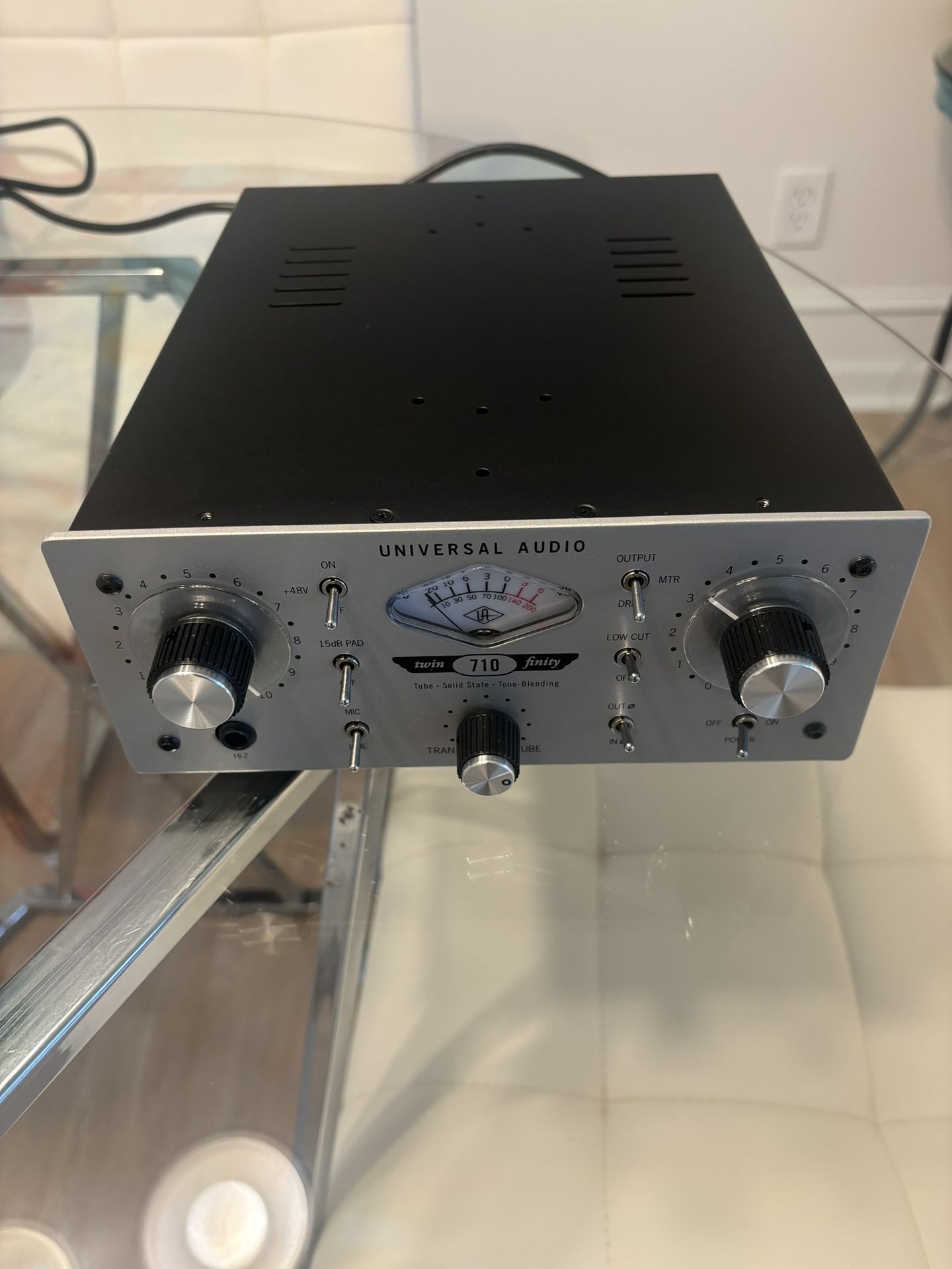 Universal Audio 710 Twin-Finity Mic Pre & DI Box