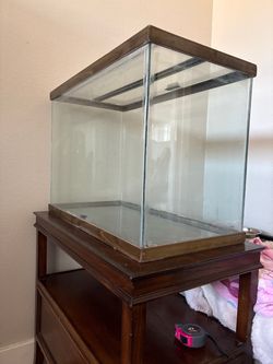 20 gallon fish tank with wood frame and glass top