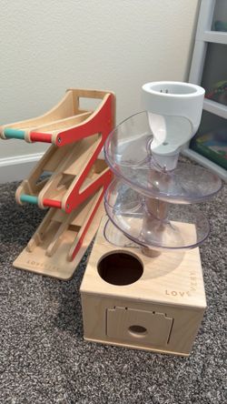Lovevery toys (newborn -18 months)