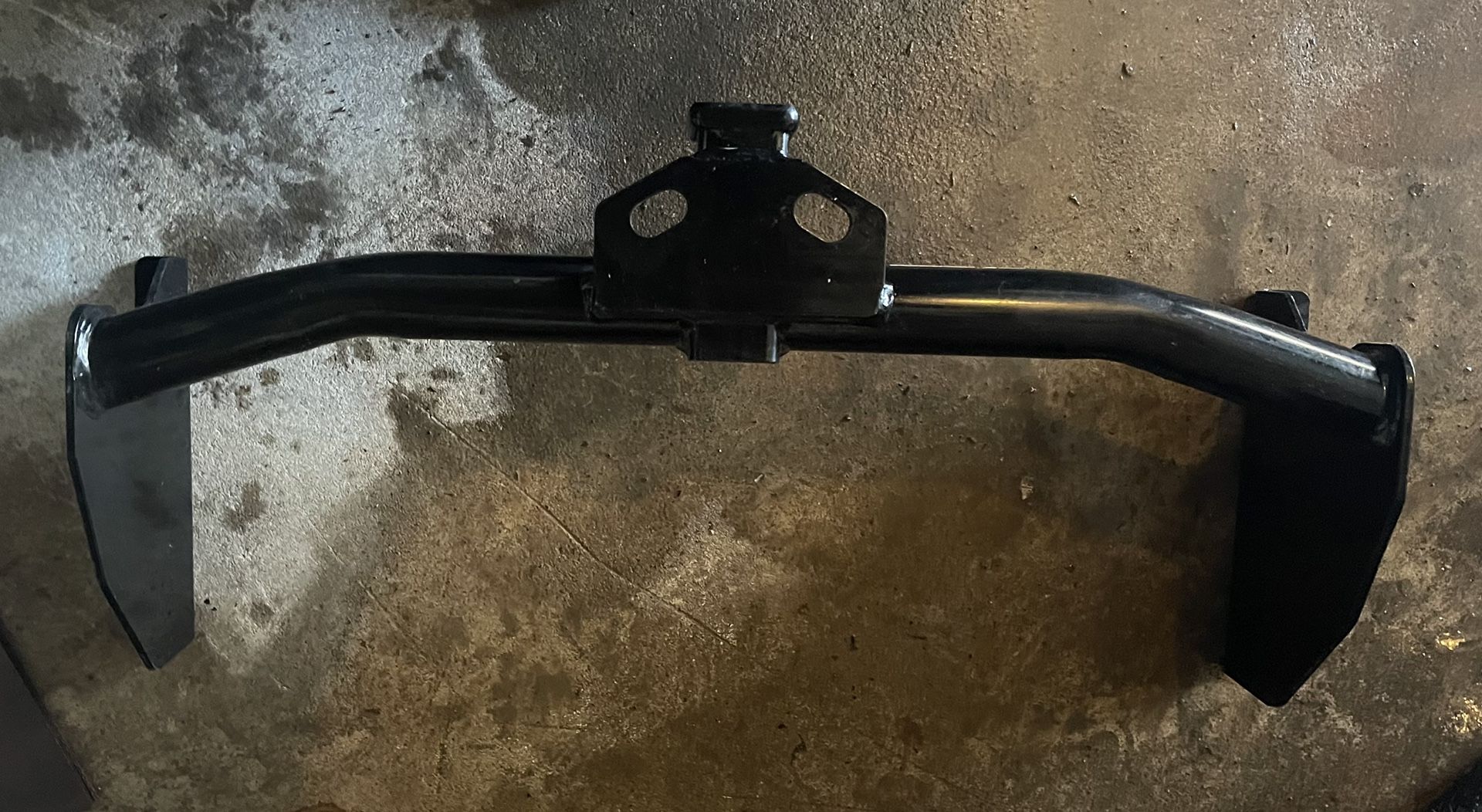 Brand New Tow Hitch Never Used