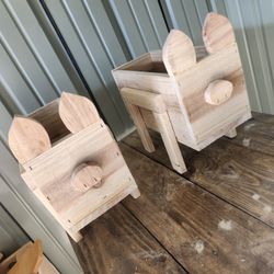 Novelty Pig Cedar Planter 