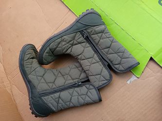 bootts Columbia