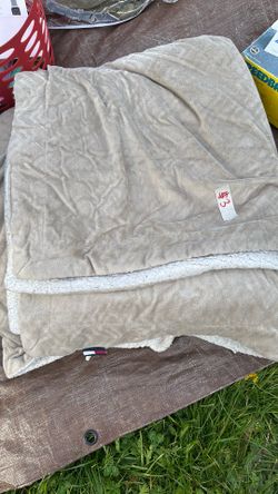 Tommy Hilfiger blanket