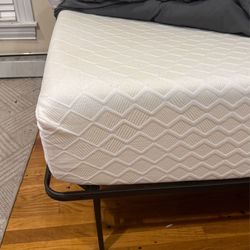 10” Memory Foam Queen Mattress With Frame 