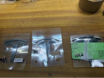 Tesla  tailgate emblems different Models