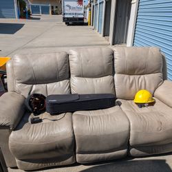 Electric Reclining 3-Seat Sofa – Clean & Comfortable!
