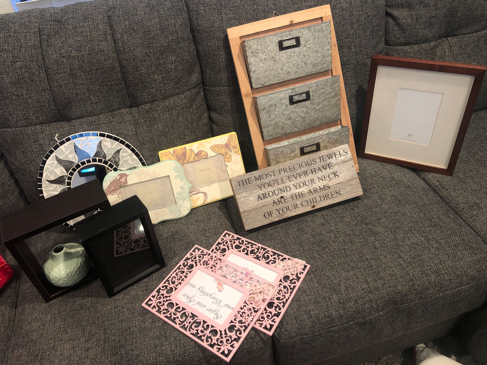 Various Frames/Decor items