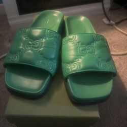 Women’s Slides 