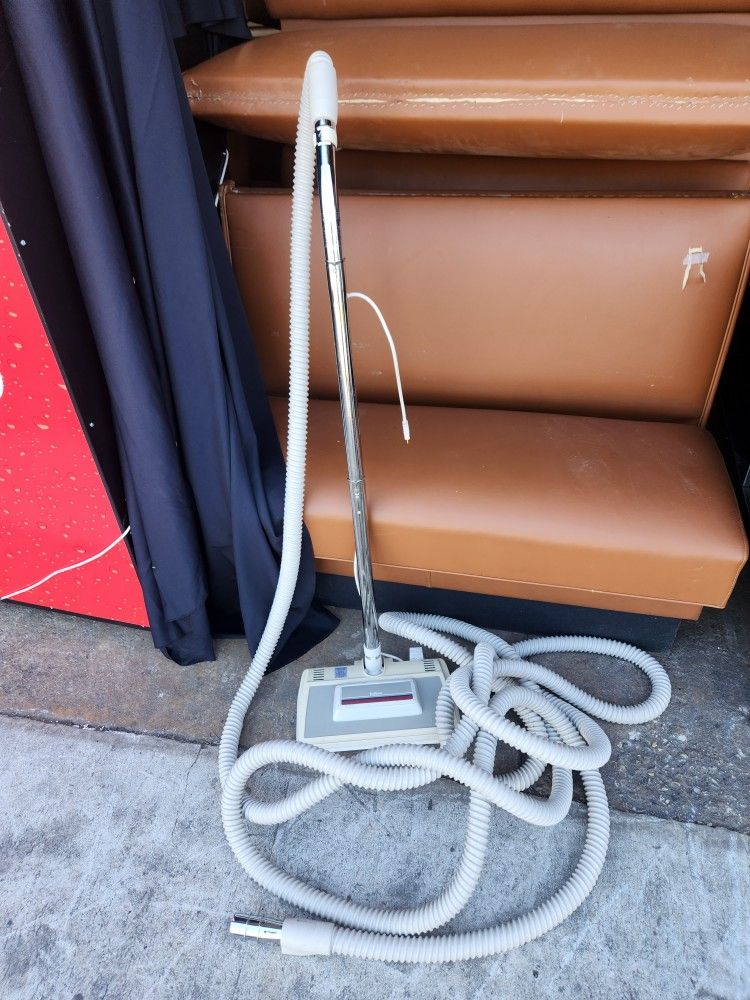 NuTone Vacuum Cleaner W/ Hose