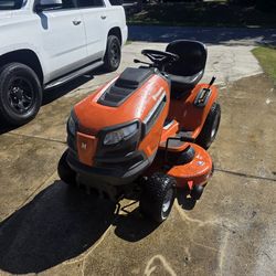 Husqvarna YTH22V46 Mower