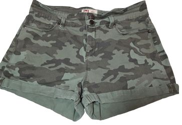 Lei Camouflage Shorts