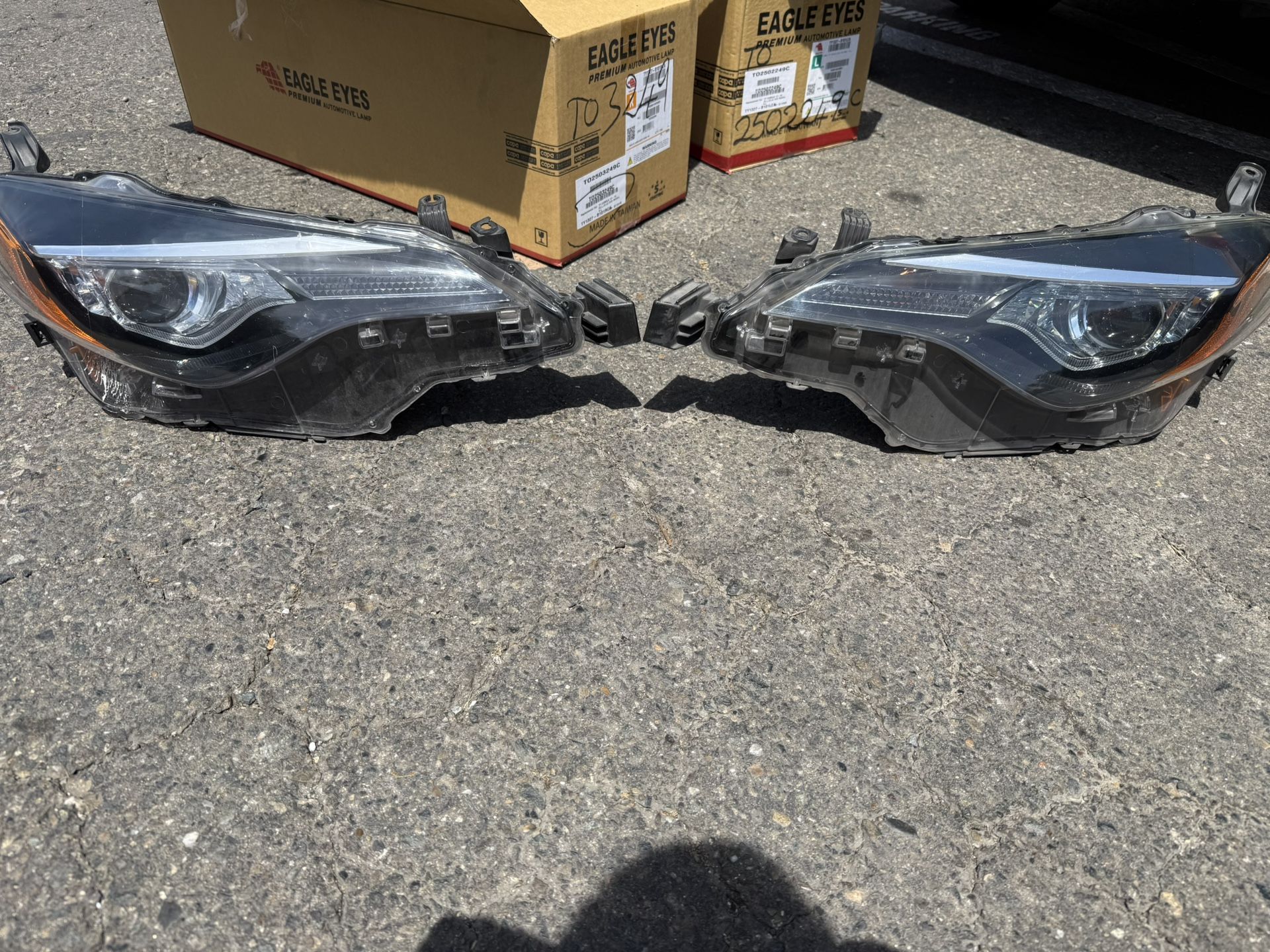 2019 Toyota Corolla LE Eco OEM Headlights – Excellent Condition –