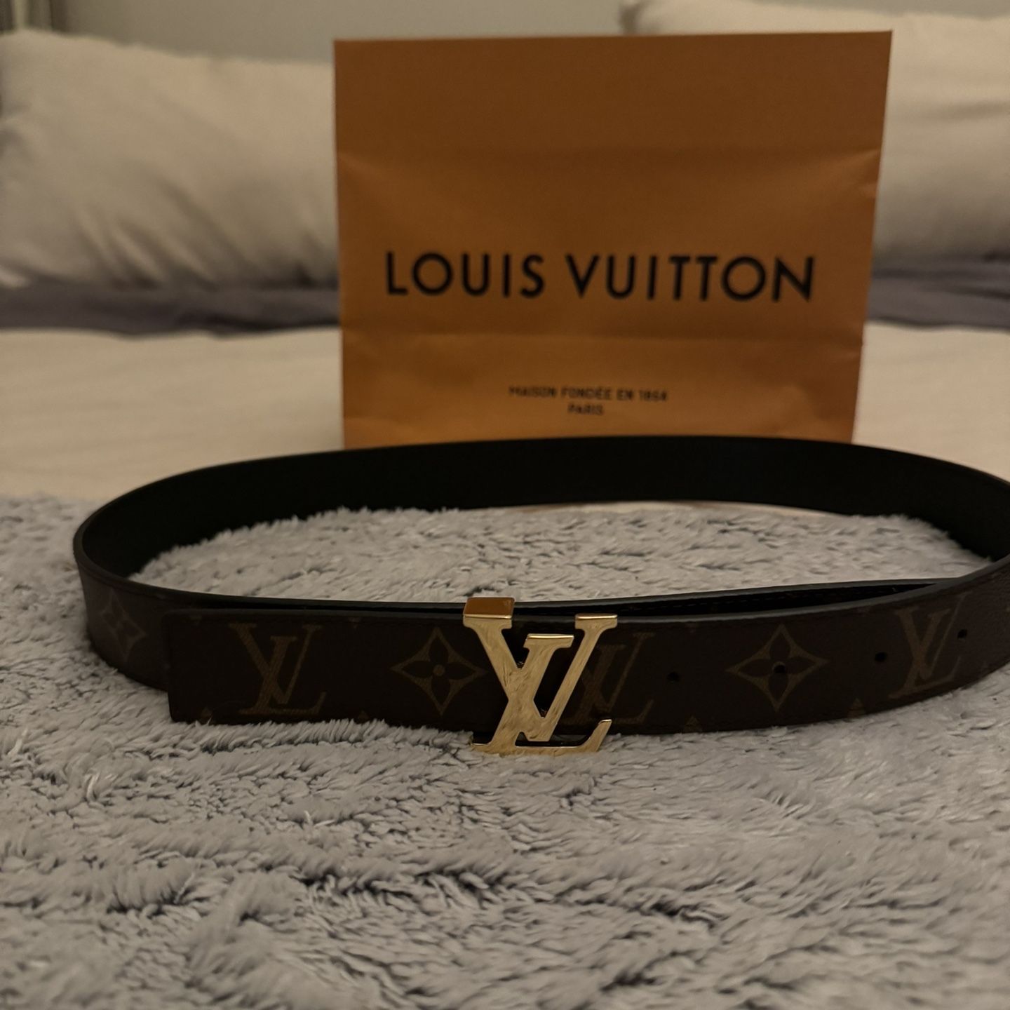 Louis Vuitton Reversible Belt W/ Authentication  Documents 