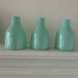 3 Glass Ashland Vase, 2 Plastic (foam type of material) Ashland Daisy Flower