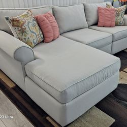 👍Like new👌Light gray sectional sofa in excellent condition, 3 pieces, smoke and pet free, all covers are removable for washing, delivery available.