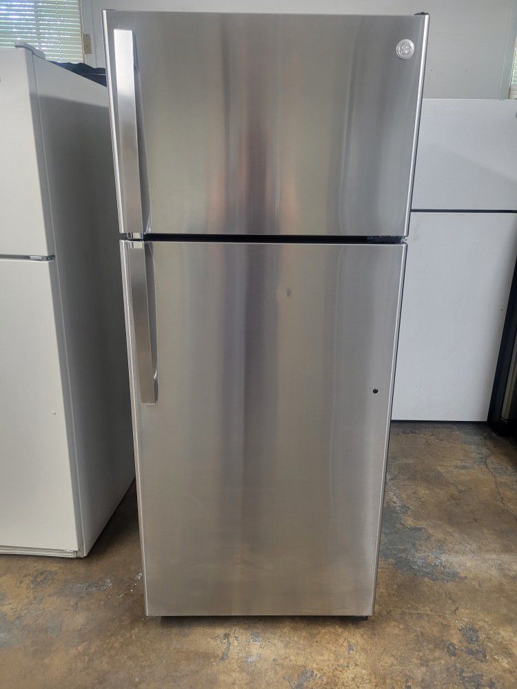 New GE Stainless Steel Refrigerator  With Ice Maker 