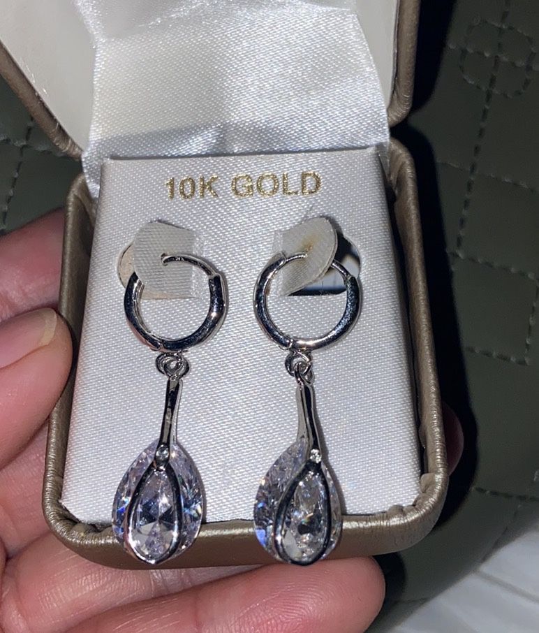 10K Dangle Earrings 