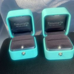 1 Tiffany & co Ring Box 📦 w/ 2 Pouches 