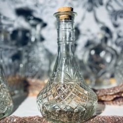 ✨ Vintage Glass Decanter – 1980 Diamond Point by Mogen David / Anchor Hocking ✨