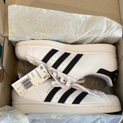 Adidas superstar Women’s